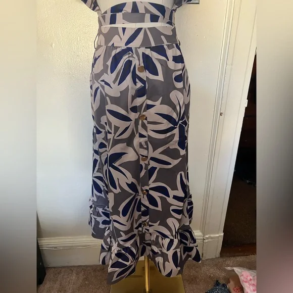 NWT By Egreis Floral 2 piece set Gray and Navy Size L - Picture 2 of 10